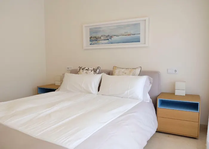 Luxury Modern Apartment With Terrace, Pool And Garage!